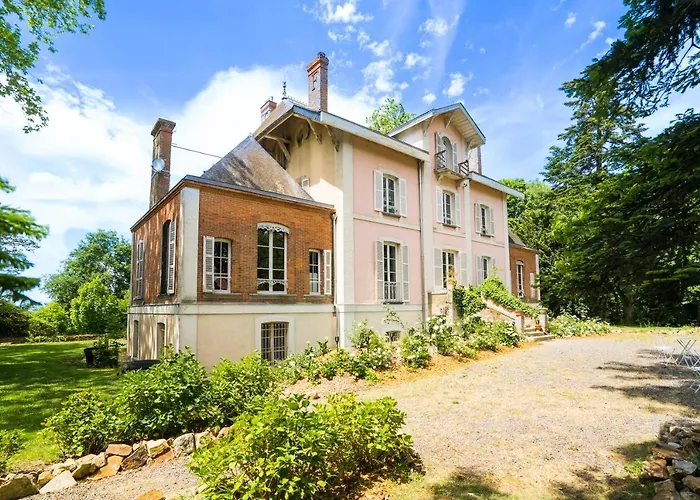 Pensión Chateau De La Tourlandry 4*